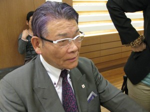 「NEWメガネ ホワイトバージョン」